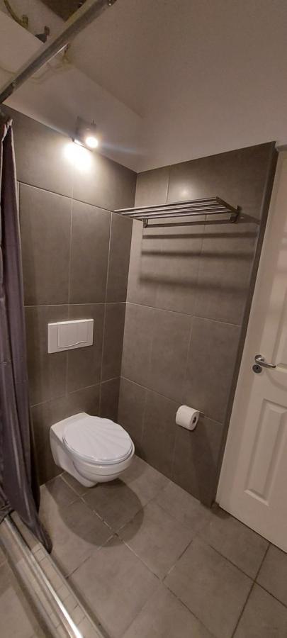 The Only Way Is Up! Apartment Будапеща Екстериор снимка